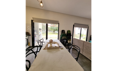 Casa 2 dormitorios impecable y tranquila en Villa Monte Alto