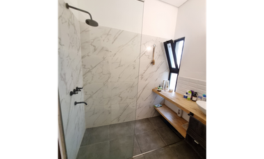 Casa 2 dormitorios impecable y tranquila en Villa Monte Alto