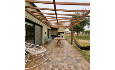 Casa 2 dormitorios impecable y tranquila en Villa Monte Alto