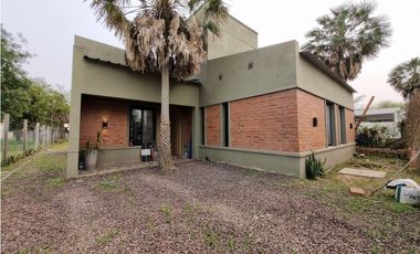Casa 2 dormitorios impecable y tranquila en Villa Monte Alto