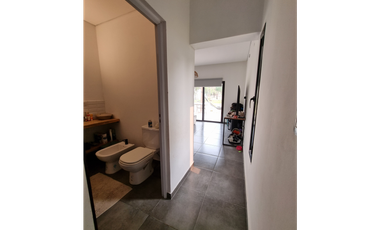 Casa 2 dormitorios impecable y tranquila en Villa Monte Alto