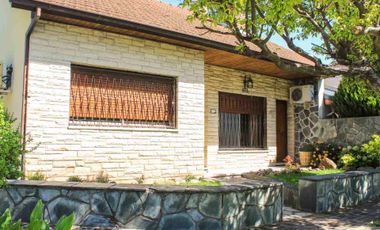 CHALET 4 AMBIENTES , 3 DORMITORIOS EN SAN ISIDRO
