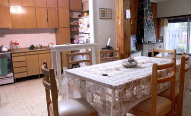 CHALET 4 AMBIENTES , 3 DORMITORIOS EN SAN ISIDRO