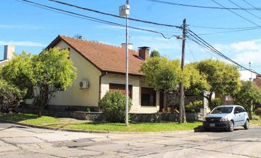 CHALET 4 AMBIENTES , 3 DORMITORIOS EN SAN ISIDRO