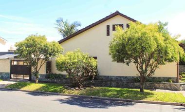 CHALET 4 AMBIENTES , 3 DORMITORIOS EN SAN ISIDRO