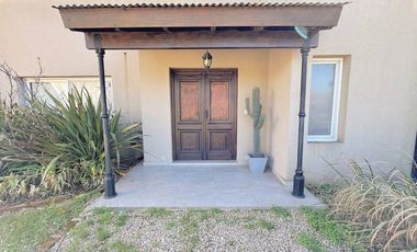 VENTA CASA EXCLUSIVO BARRIO LA ARBOLADA 5 AMB
