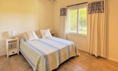 VENTA CASA EXCLUSIVO BARRIO LA ARBOLADA 5 AMB