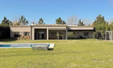 VENTA CASA EXCLUSIVO BARRIO LA ARBOLADA 5 AMB