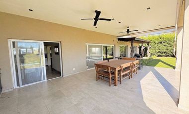 VENTA CASA EXCLUSIVO BARRIO LA ARBOLADA 5 AMB