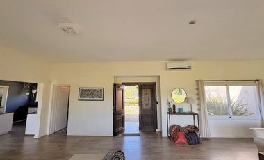 VENTA CASA EXCLUSIVO BARRIO LA ARBOLADA 5 AMB