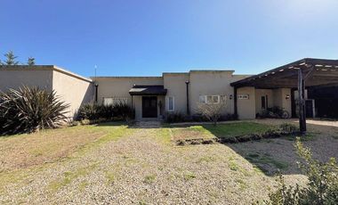 VENTA CASA EXCLUSIVO BARRIO LA ARBOLADA 5 AMB