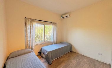 VENTA CASA EXCLUSIVO BARRIO LA ARBOLADA 5 AMB