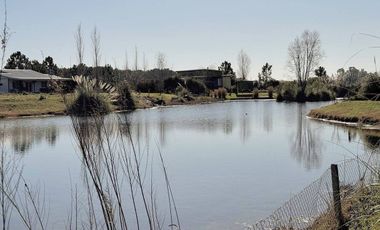 VENTA CASA EXCLUSIVO BARRIO LA ARBOLADA 5 AMB