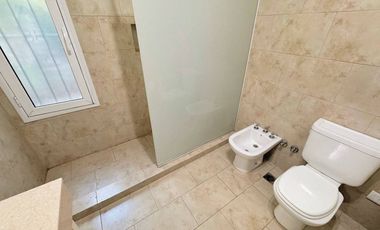 VENTA CASA EXCLUSIVO BARRIO LA ARBOLADA 5 AMB