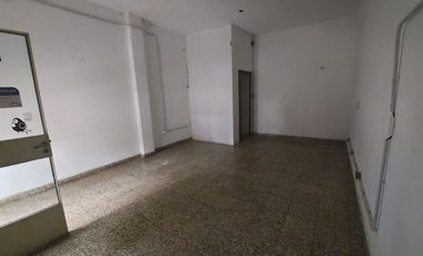 LOCAL COMERCIAL CASTELAR CERCA DE CENTRO COMERCIAL