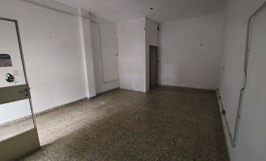 LOCAL COMERCIAL CASTELAR CERCA DE CENTRO COMERCIAL