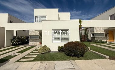 Casa en Venta en El Rincón 460