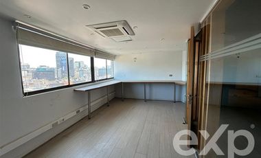 Oficina en Arriendo en Santa Rosa Esquina Alameda