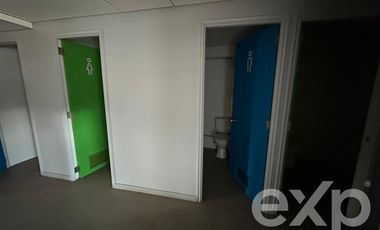Oficina en Arriendo en Santa Rosa Esquina Alameda