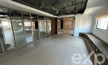 Oficina en Arriendo en Santa Rosa Esquina Alameda