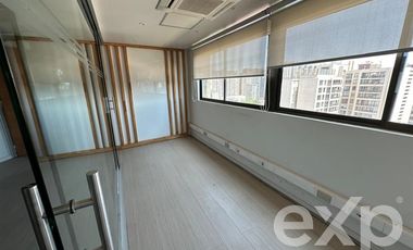 Oficina en Arriendo en Santa Rosa Esquina Alameda