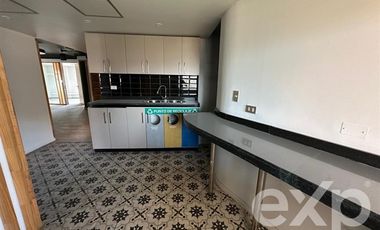 Oficina en Arriendo en Santa Rosa Esquina Alameda