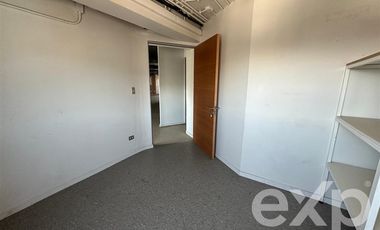 Oficina en Arriendo en Santa Rosa Esquina Alameda