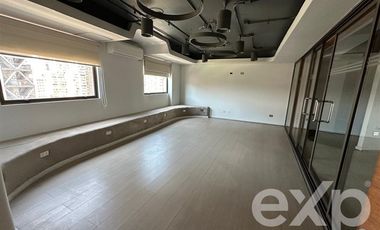 Oficina en Arriendo en Santa Rosa Esquina Alameda