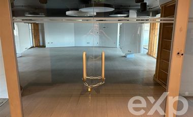 Oficina en Arriendo en Santa Rosa Esquina Alameda