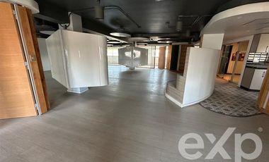 Oficina en Arriendo en Santa Rosa Esquina Alameda