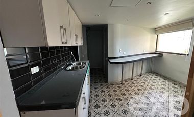 Oficina en Arriendo en Santa Rosa Esquina Alameda