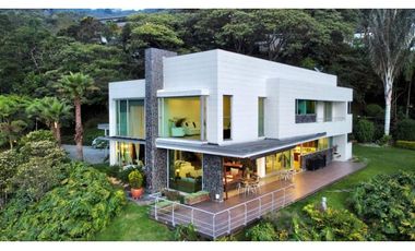 Venta de Hermosa Casa de Lujo en Las Palmas con Vista a la Ciudad