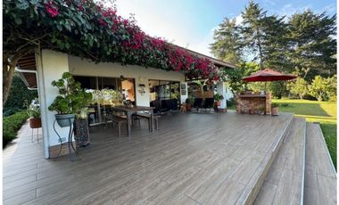 Venta de Hermosa Casa Campestre Cerca del Aeropuerto