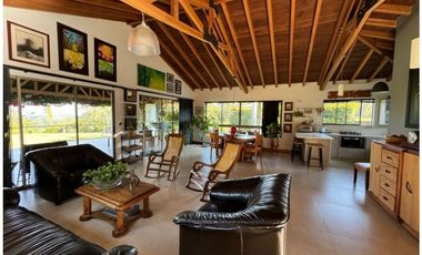 Venta de Hermosa Casa Campestre Cerca del Aeropuerto