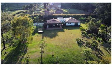 Venta de Hermosa Casa Campestre Cerca del Aeropuerto