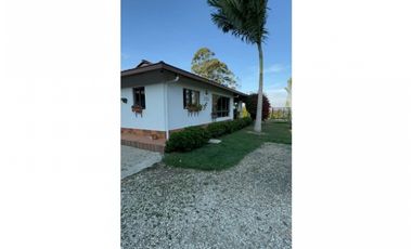 Venta de Hermosa Casa Campestre Cerca del Aeropuerto
