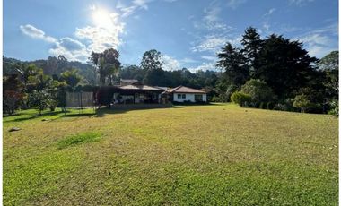 Venta de Hermosa Casa Campestre Cerca del Aeropuerto