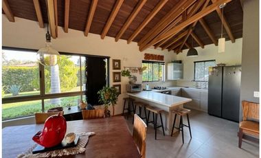 Venta de Hermosa Casa Campestre Cerca del Aeropuerto