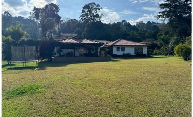 Venta de Hermosa Casa Campestre Cerca del Aeropuerto