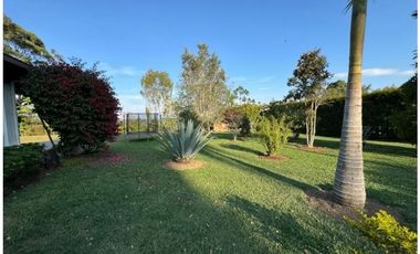 Venta de Hermosa Casa Campestre Cerca del Aeropuerto