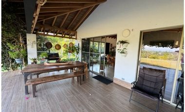Venta de Hermosa Casa Campestre Cerca del Aeropuerto