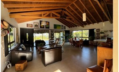 Venta de Hermosa Casa Campestre Cerca del Aeropuerto