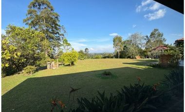 Venta de Hermosa Casa Campestre Cerca del Aeropuerto
