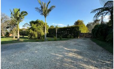 Venta de Hermosa Casa Campestre Cerca del Aeropuerto