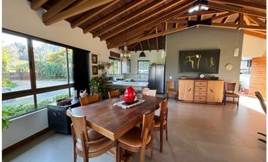 Venta de Hermosa Casa Campestre Cerca del Aeropuerto