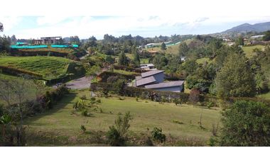 Venta de Lote En Unidad Cerrada en El Retiro por Puro Cuero