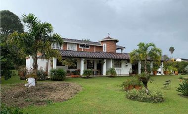 Venta de Finca Tradicional en Llanogrande Ubicación y Topografía Plana