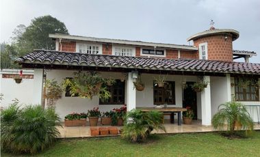 Venta de Finca Tradicional en Llanogrande Ubicación y Topografía Plana