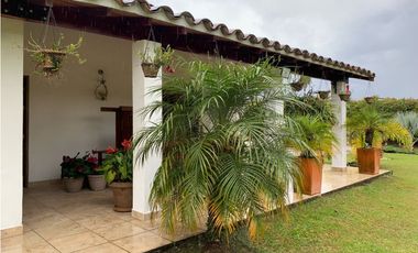 Venta de Finca Tradicional en Llanogrande Ubicación y Topografía Plana