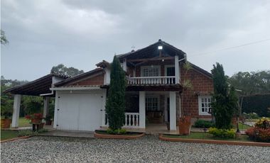 Venta de Finca Tradicional en Llanogrande Ubicación y Topografía Plana